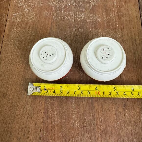 Vintage Red White Admiration Pot Salt and Pepper Shakers Plastic Made in USA - Picture 8 of 8